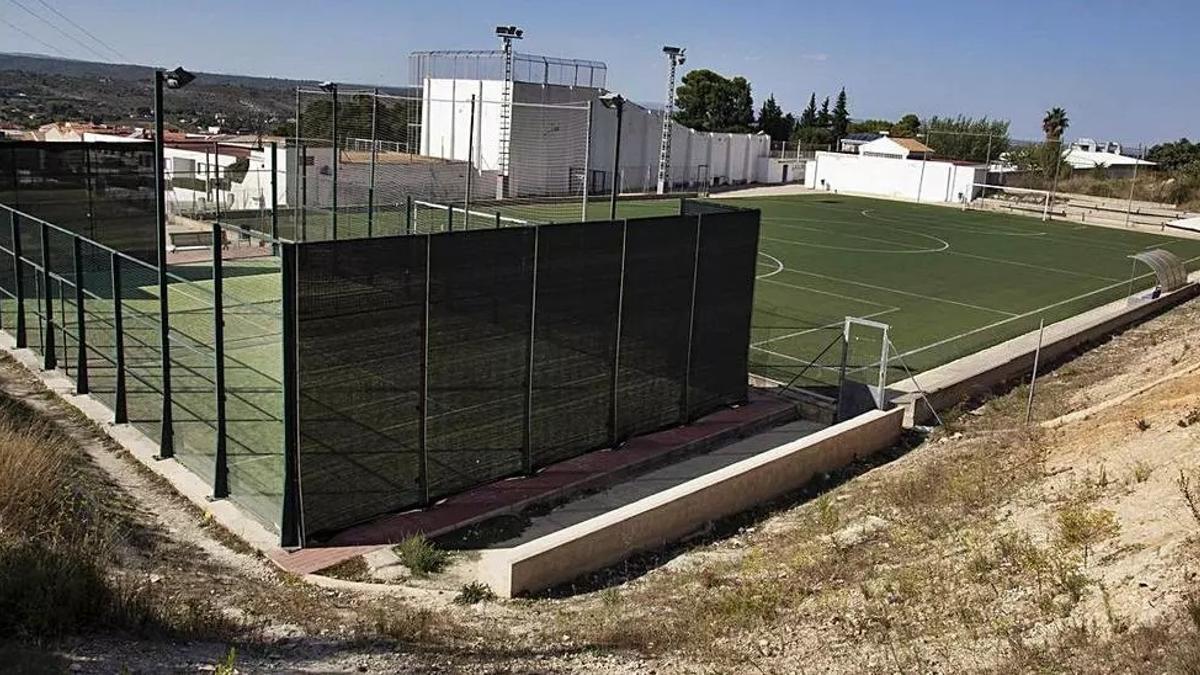 Las pistas de fútbol 7 y pádel sometidas a expropiación en Enguera.