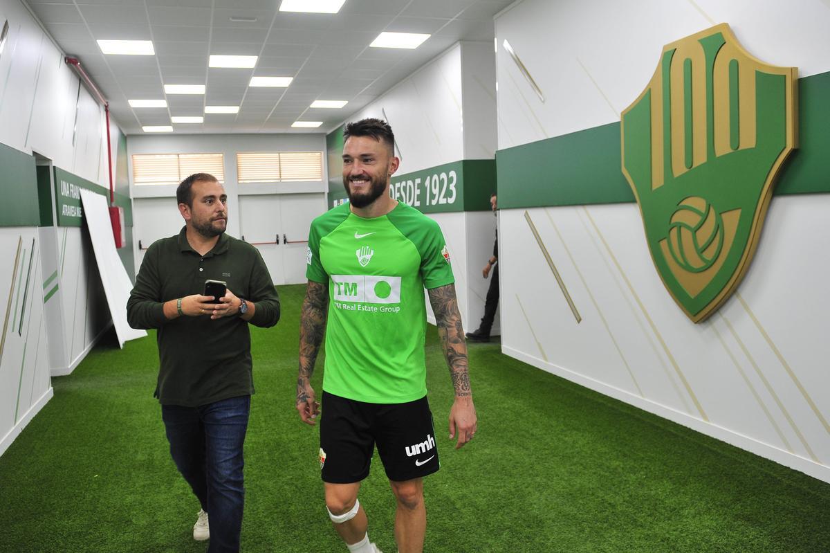 Josan con el jefe de Prensa del Elche CF, Antonio Chaves