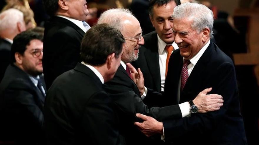 Vargas Llosa le dice a López Obrador que debió escribirse a sí mismo