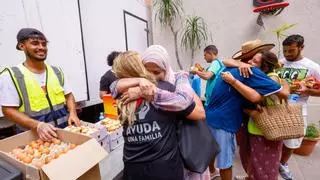 El reparto de comida se traslada a la Gran Mezquita tras vetarse en el Jardín del Turia