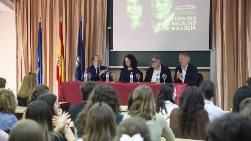 EN IMÁGENES: Los Premios &quot;Princesa de Asturias&quot; de Ciencias visitan la facultad de Biología