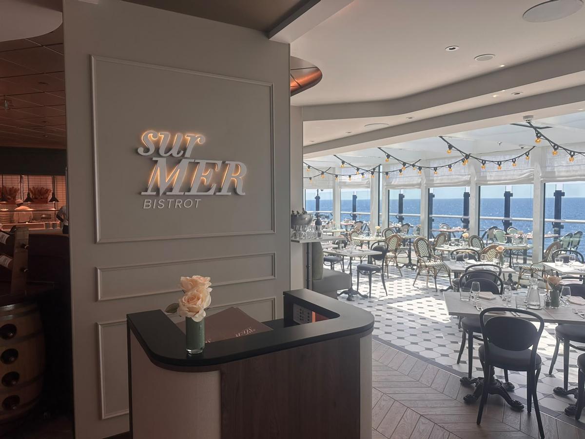 Nur eines der zahlreichen Restaurants an Bord: Das Bistro Sur Mer