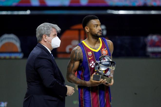 Cory Higgins es premiado con el MVP tras proclamarse campeón de la Copa del Rey 2021 de baloncesto con el FC Barcelona al imponerse al Real Madrid en la final disputada en el WiZink Center.