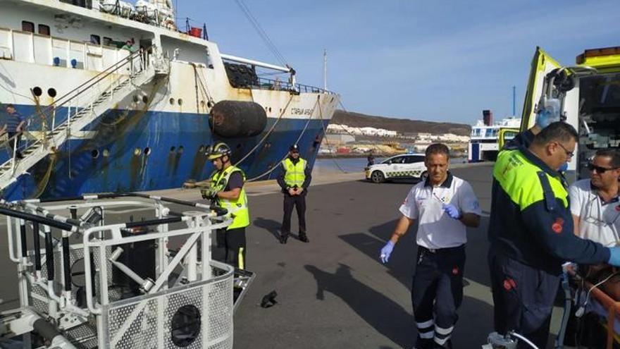 Un tripulante del Buque Armenak, en estado grave tras una caída en el Muelle Reina Sofía