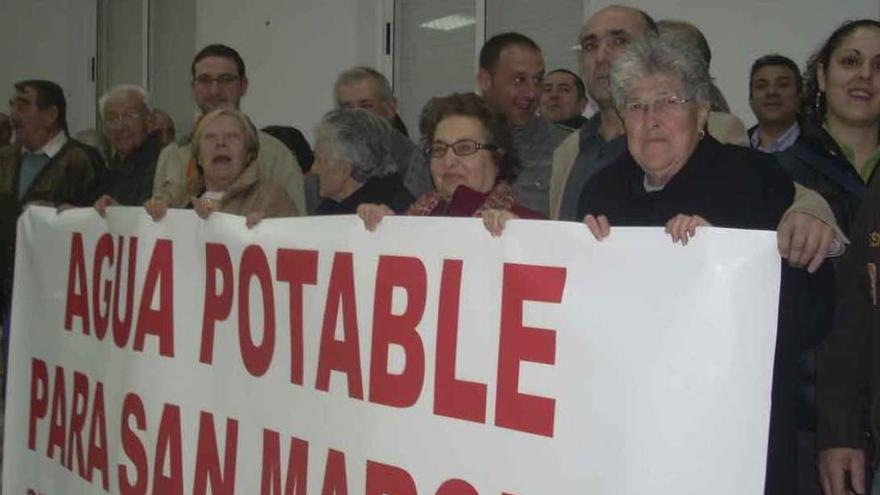 Protesta vecinal en San Marcial en mayo de 2012.