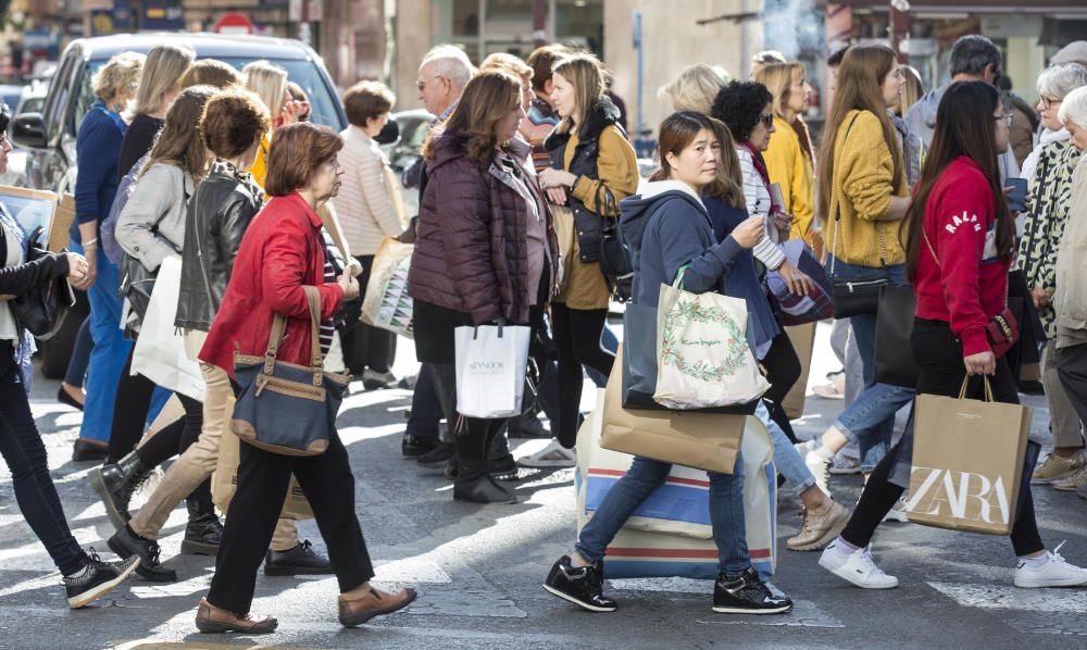 El Black Friday colapsa el centro de Alicante