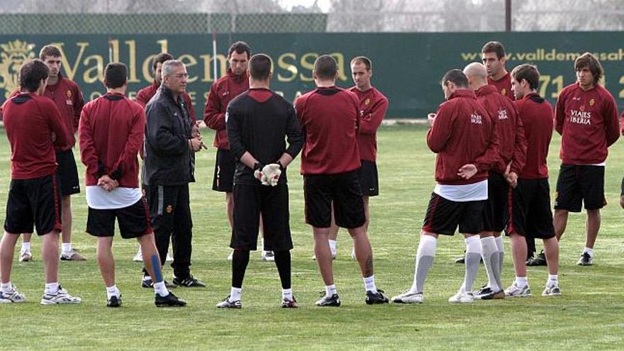 La plantilla rojilla se volverá a poner hoy a las órdenes de Gregorio Manzano.