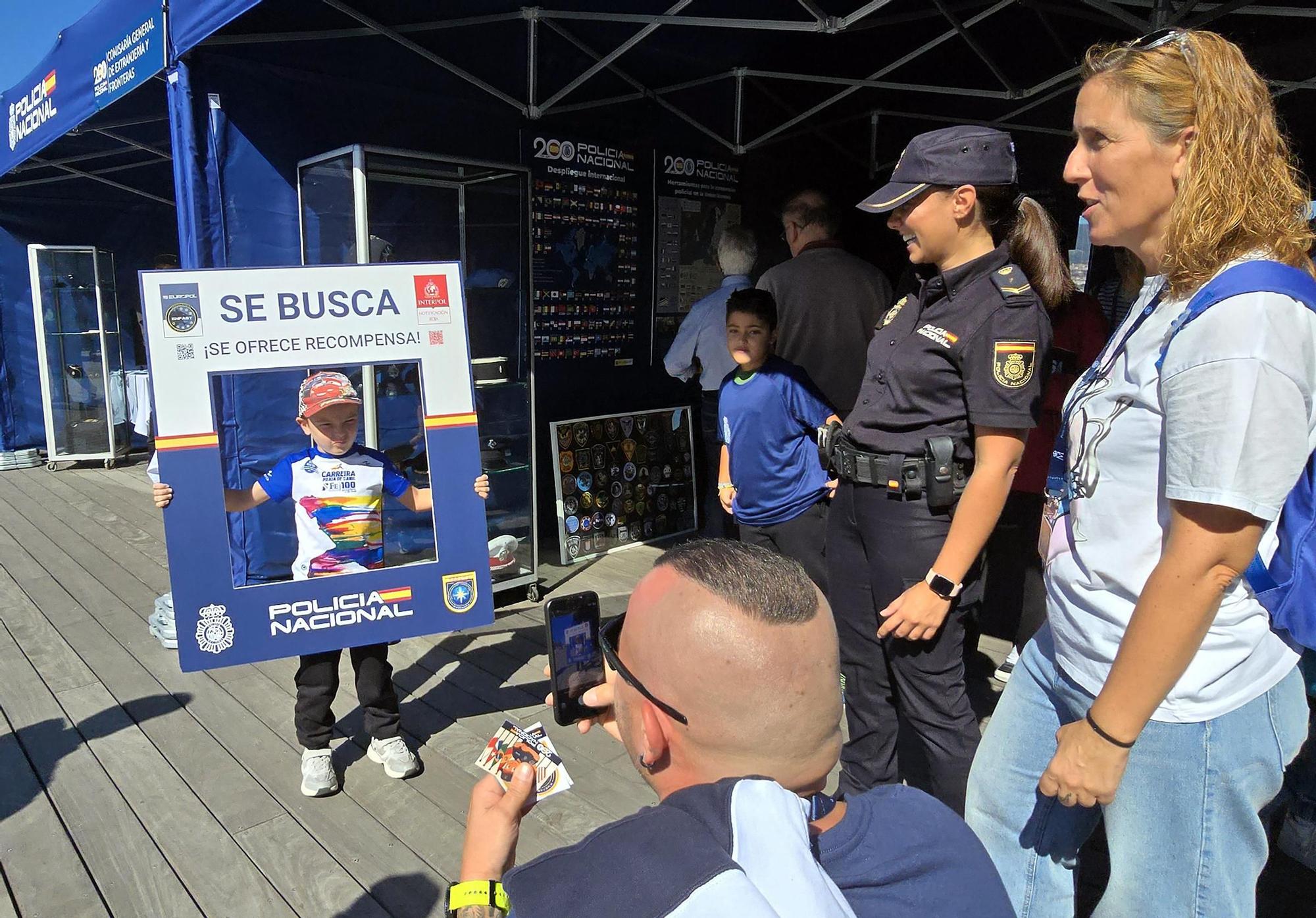Vigo inaugura con la "Exposición de Medios" las celebraciones del Día de la Policía Nacional