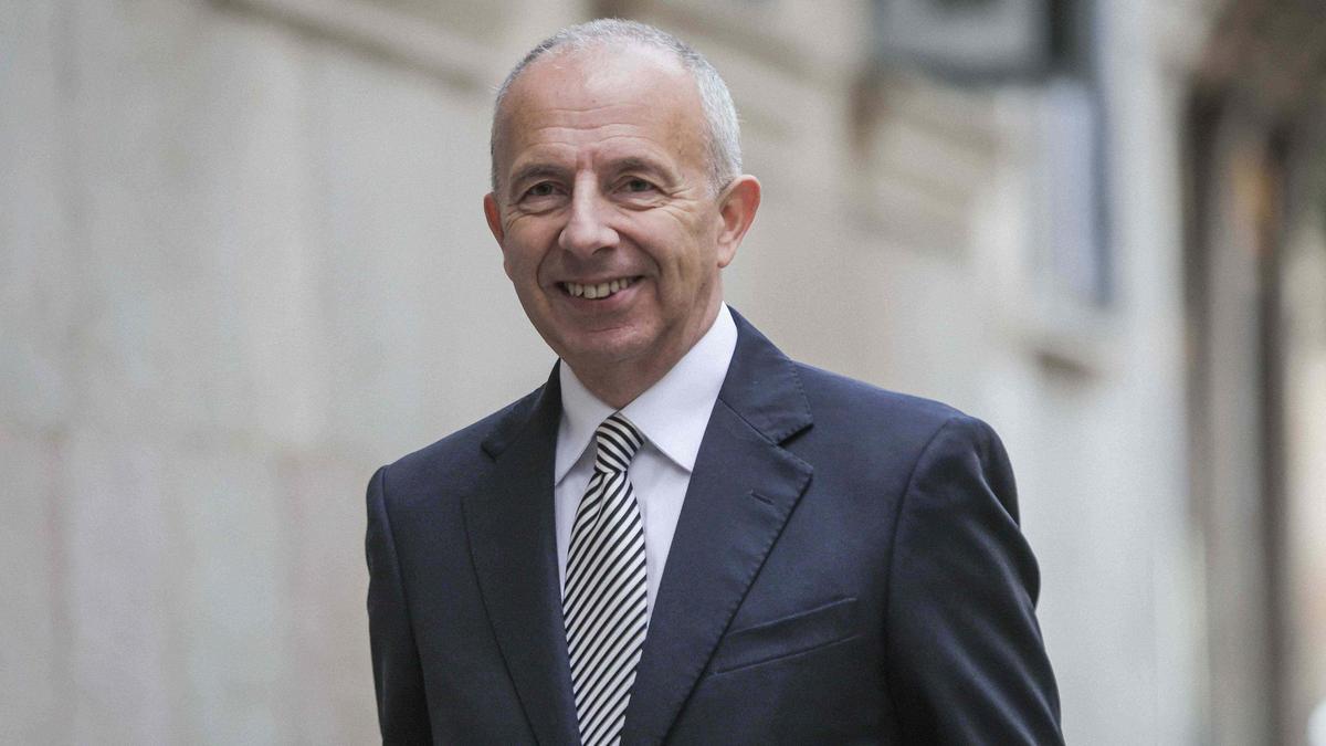 El exconseller de Turismo, Carlos Delgado, llegando a la Audiencia de Palma.