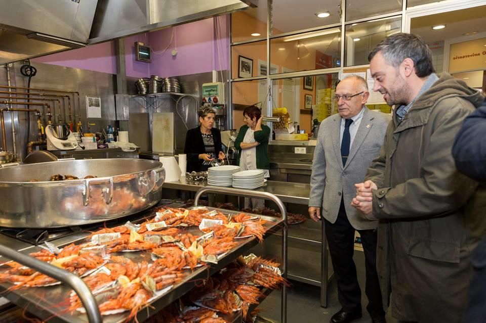 El alcalde visita la Cocina Económica en Navidad