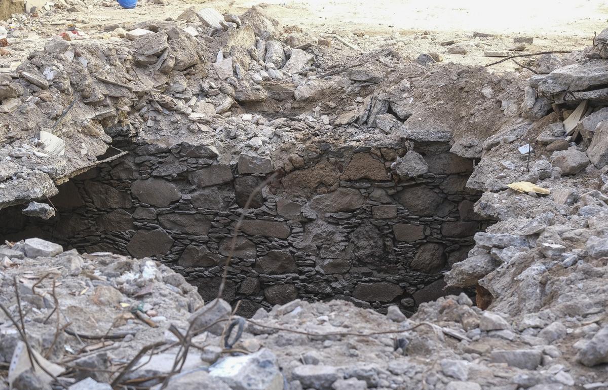 Detalle del muro del barranquillo de Mata hallado tras la demolición completa del inmueble.