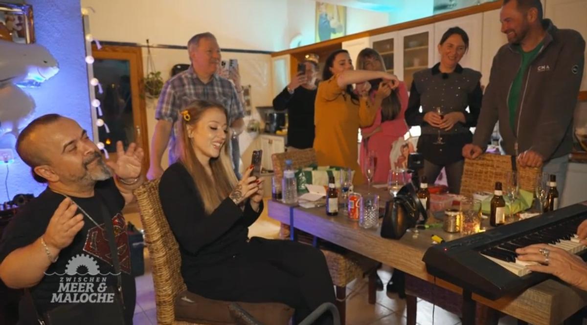 Don Francis und Christina freuen sich, dass sie auf der Insel schon so viele Freunde haben.