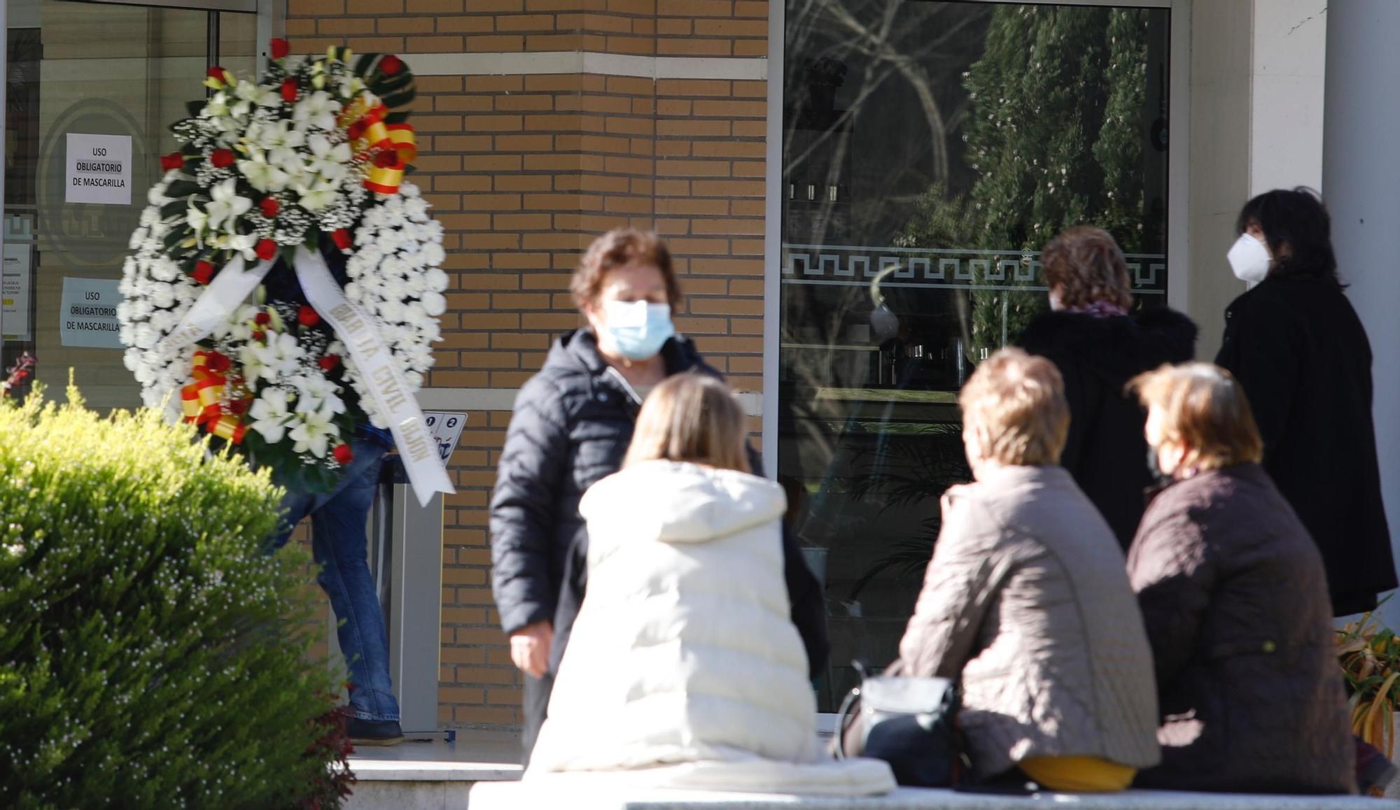 Despedida en el tanatorio al guardia civil atropellado en Mieres