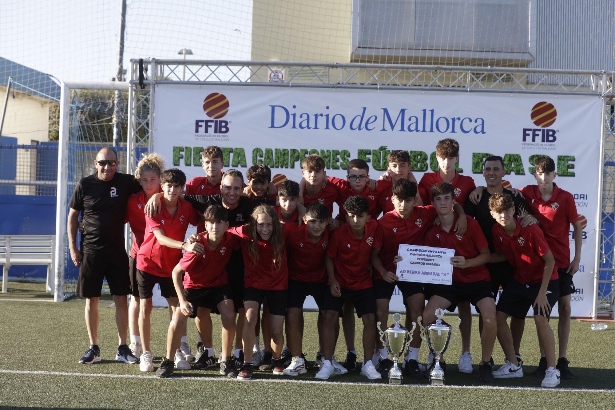 Penya Arrabal infantil, campe�n Mallorca Preferente y de Baleares.jpg