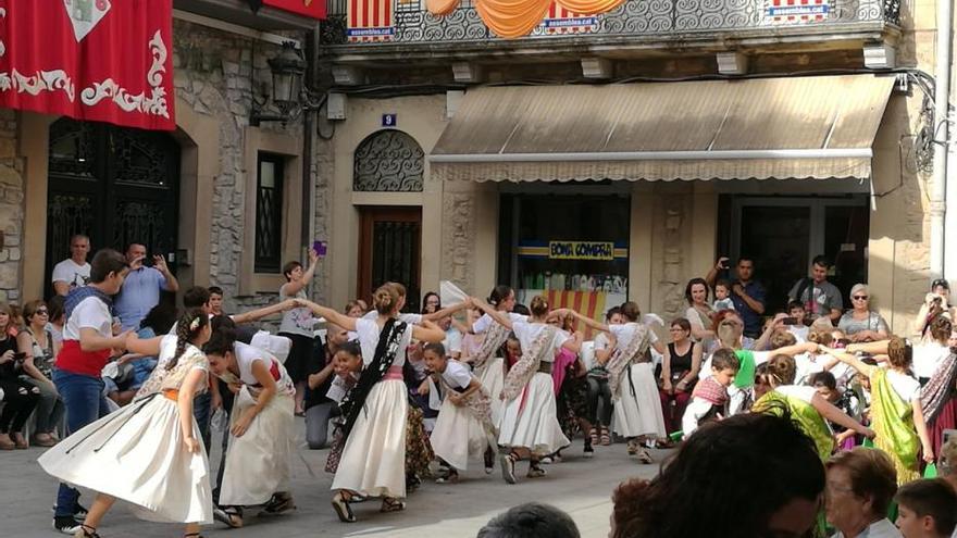Sant Vicenç fa el primer tast de gitanes amb la ballada infantil