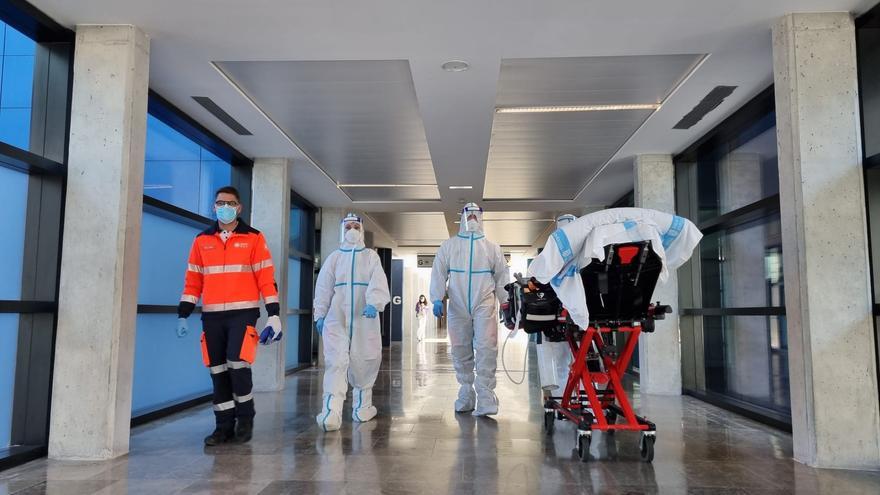 Covid en Ibiza: La saturación de la UCI obliga a trasladar a 18 pacientes desde el inicio de la pandemia