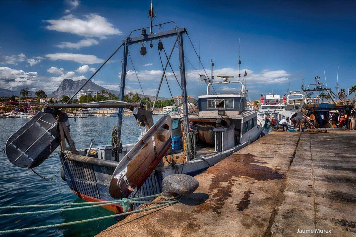 Denuncian que la UE subvenciona el combustible contaminante de los pesqueros