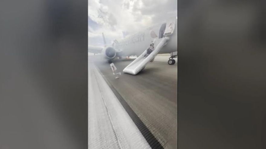 Incendio de un avión en el aeropuerto de Denver
