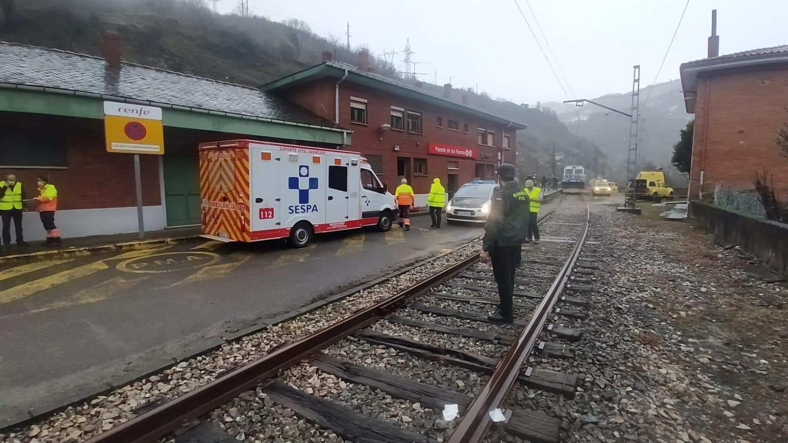 Las fotografías del accidente ferroviario por un argayu en Lena