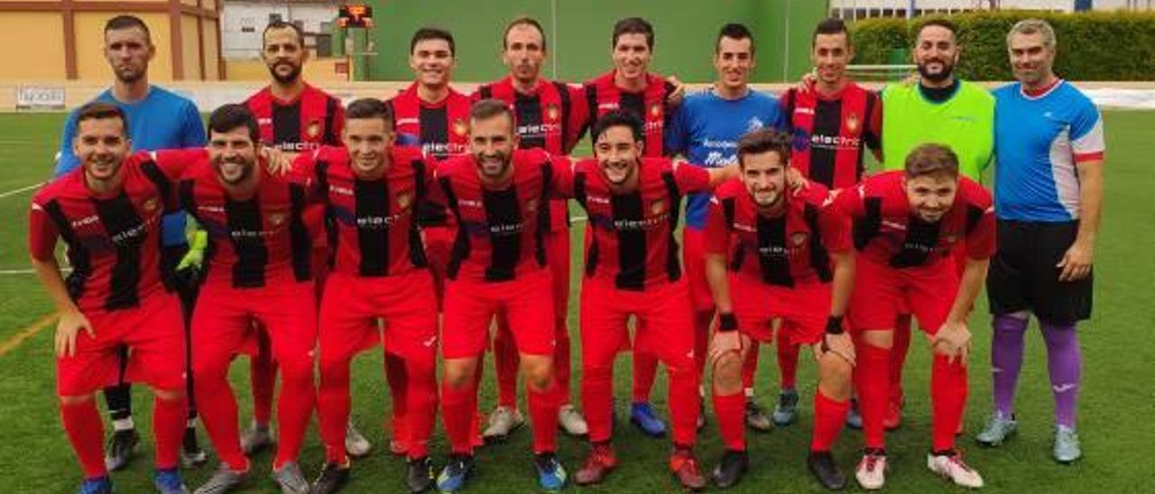 Jugadores del Ciutat d&#039;Alzira, que debutó en Primera Regional.