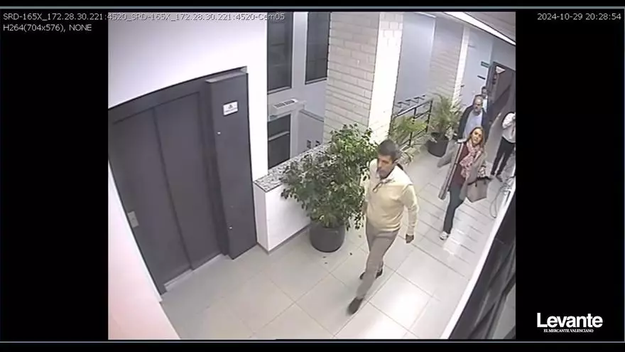 La llegada de Carlos Mazón y Salomé Pradas al Cecopi el 29 de octubre