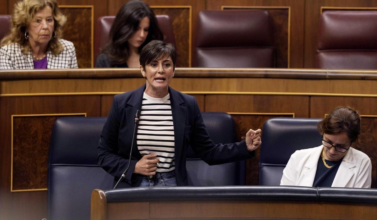 Mónica García e Isabel Rodríguez. Sesión de control al Gobierno en el Congreso de los Diputados.