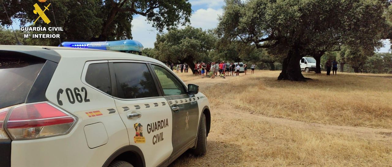 Vídeo | Cortan una carretera en Guijo de Galisteo por el incendio en el que trabajan 13 medios aéreos