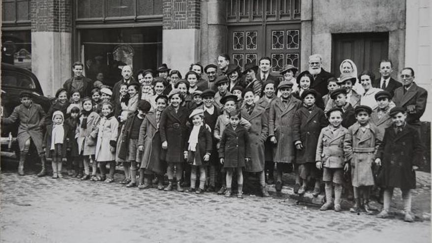 Un grupo de escolares malagueños son acogidos en Bélgica tras sobrevivir a la huida. Esta imagen también pertenece al archivo personal de Clotilde Vega, que fue una de las exiliadas en ese país.