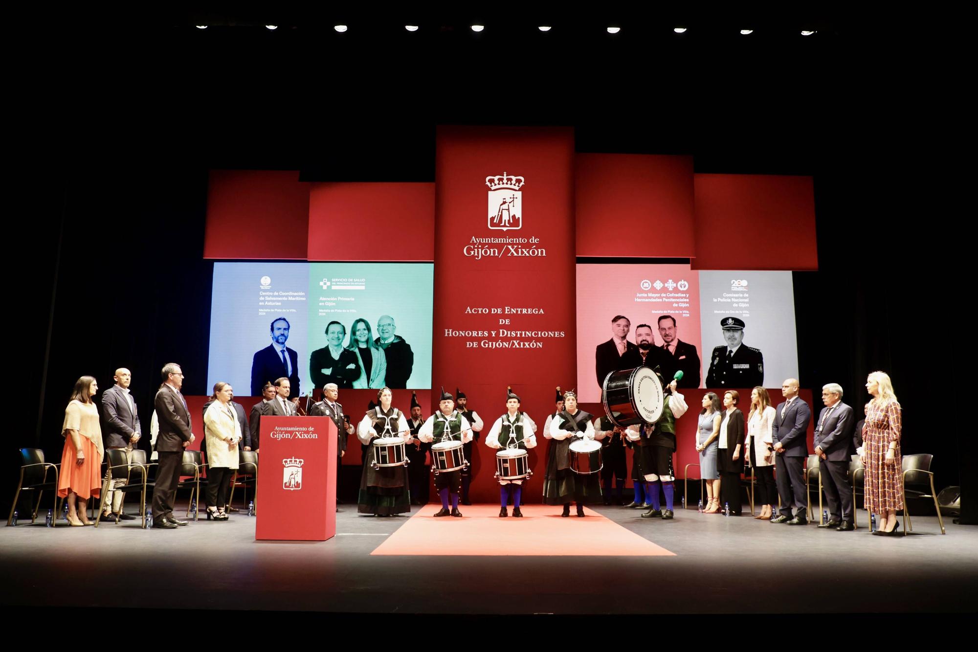 Entrega de las medallas de la ciudad de Gijón