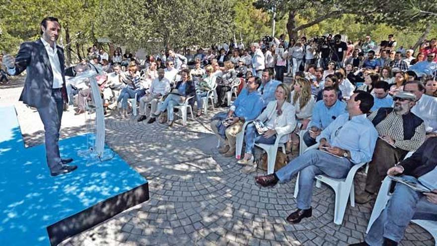 Bauzá, ayer, en Costa d´en Blanes, durante su discurso de presentación del programa.