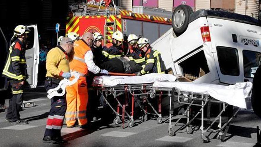 Dos castellonenses vuelcan en València cuando acudían a una cita médica