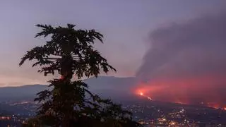 Directo | La colada del volcán forma un delta de lava que gana terreno al mar