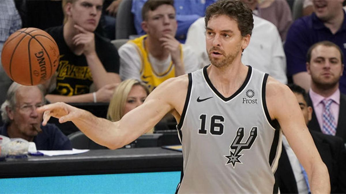 Espectacular mate de Pau Gasol para los Spurs