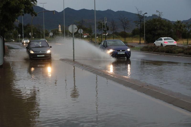 Imágenes de las inundaciones de primera hora de la mañana de este viernes.