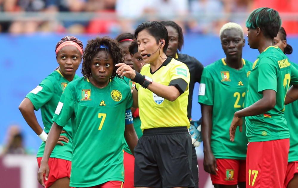 La selección femenina de Camerún la lía frente a I