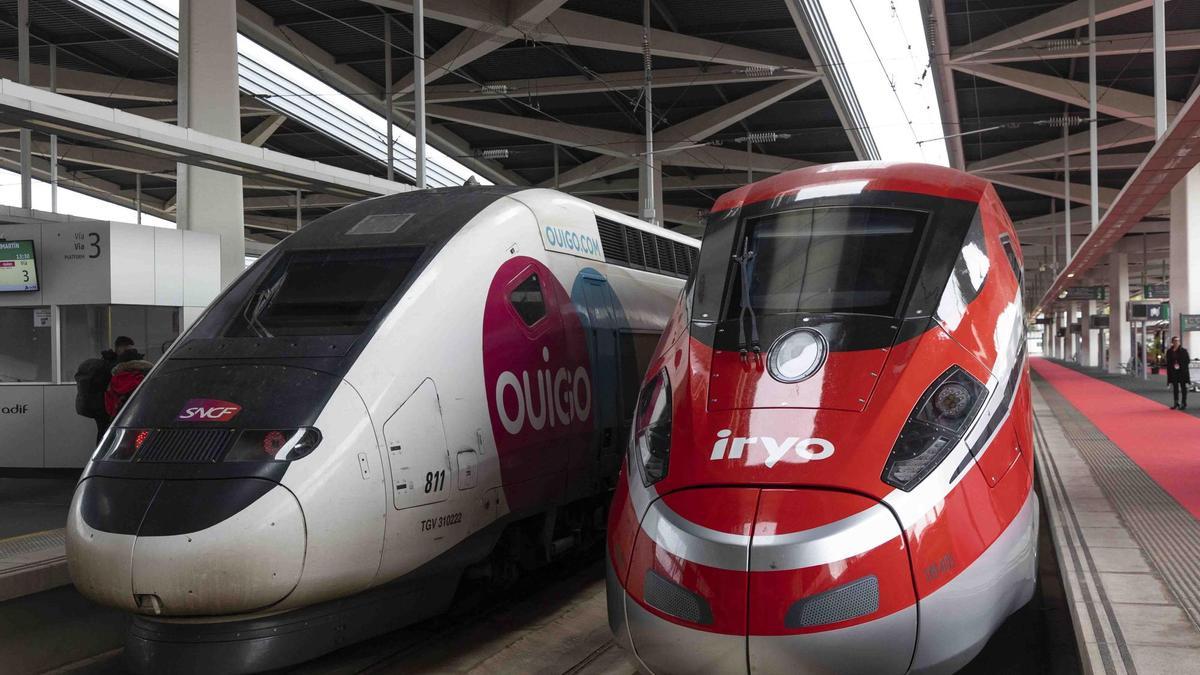 Trenes de Ouigo e Iryo, competencia de Renfe y el AVE, en la estación de Valencia Joaquín Sorolla