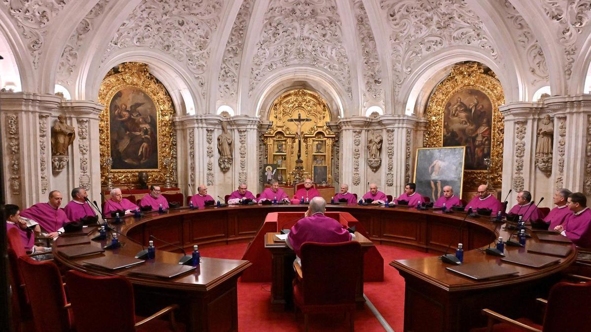 Reunión del Cabildo en la Sala Capitular de la Mezquita-Catedral.