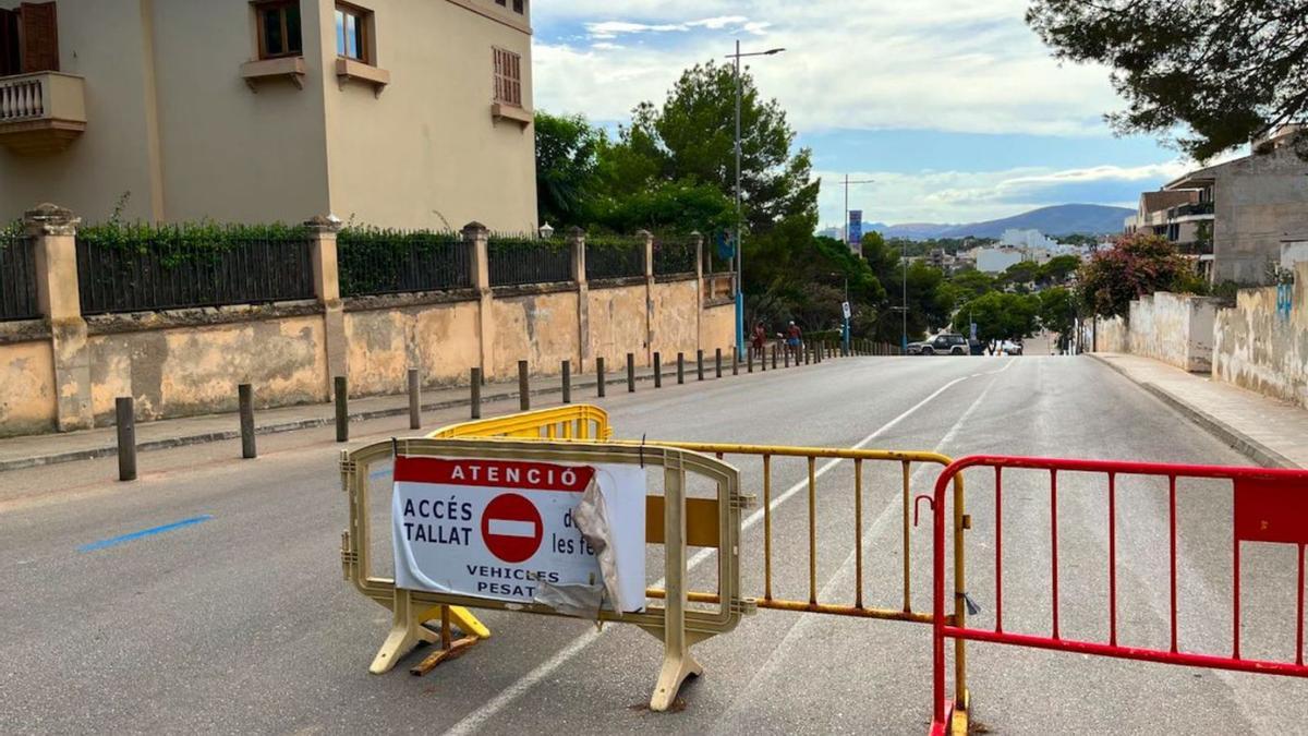 Vallado de ‘prohibido el paso’ en Porto Cristo.