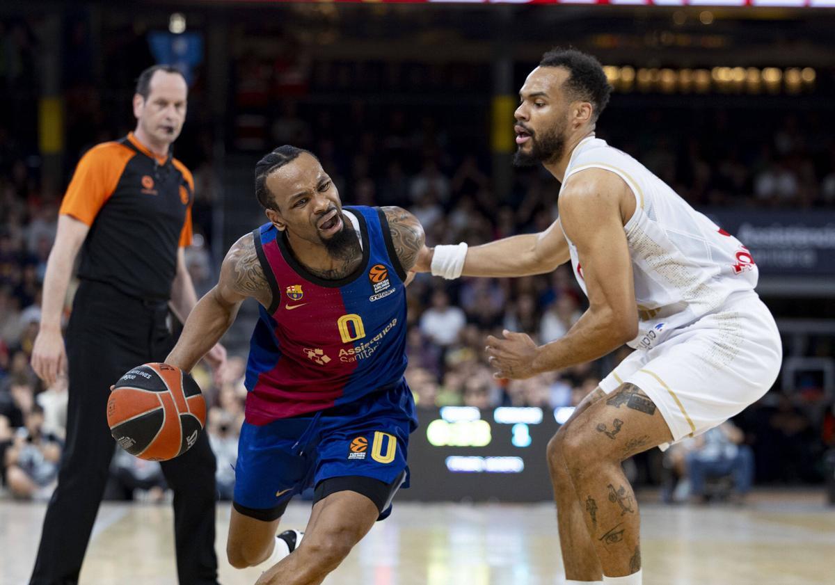 Punter reclama una falta de Okobo.