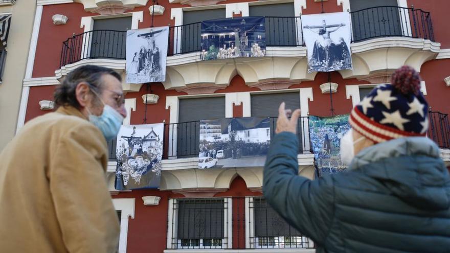 El Cristo de Gracia llena los balcones de Trinitarios