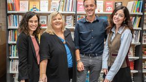 De izquierda a derecha, los editores de Abacus Futur Pema Maymó, Ester Pujol, Joan Carles Girbés y Blanca Pujals.