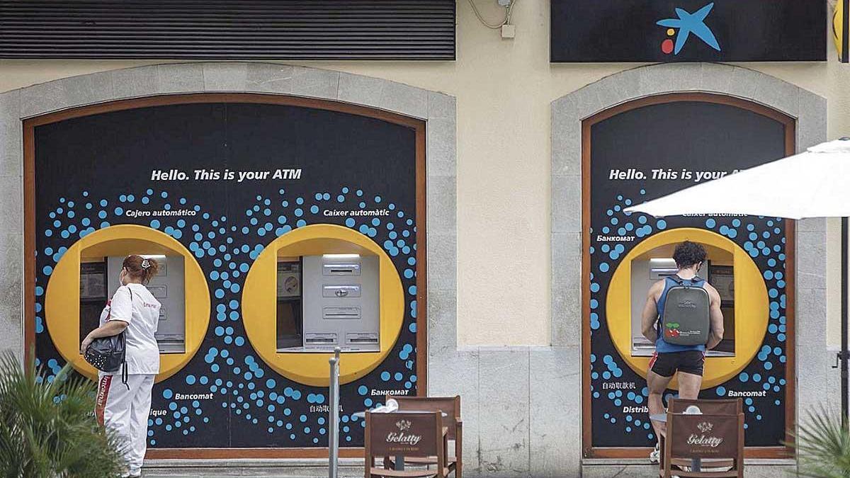 Una de las oficinas de CaixaBank en Palma.