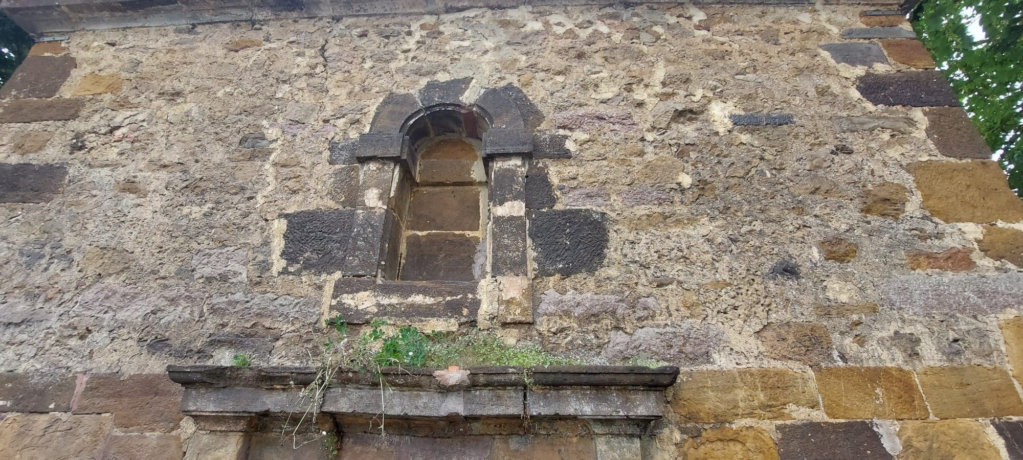 Detalle de la fachada principal de La Ponte