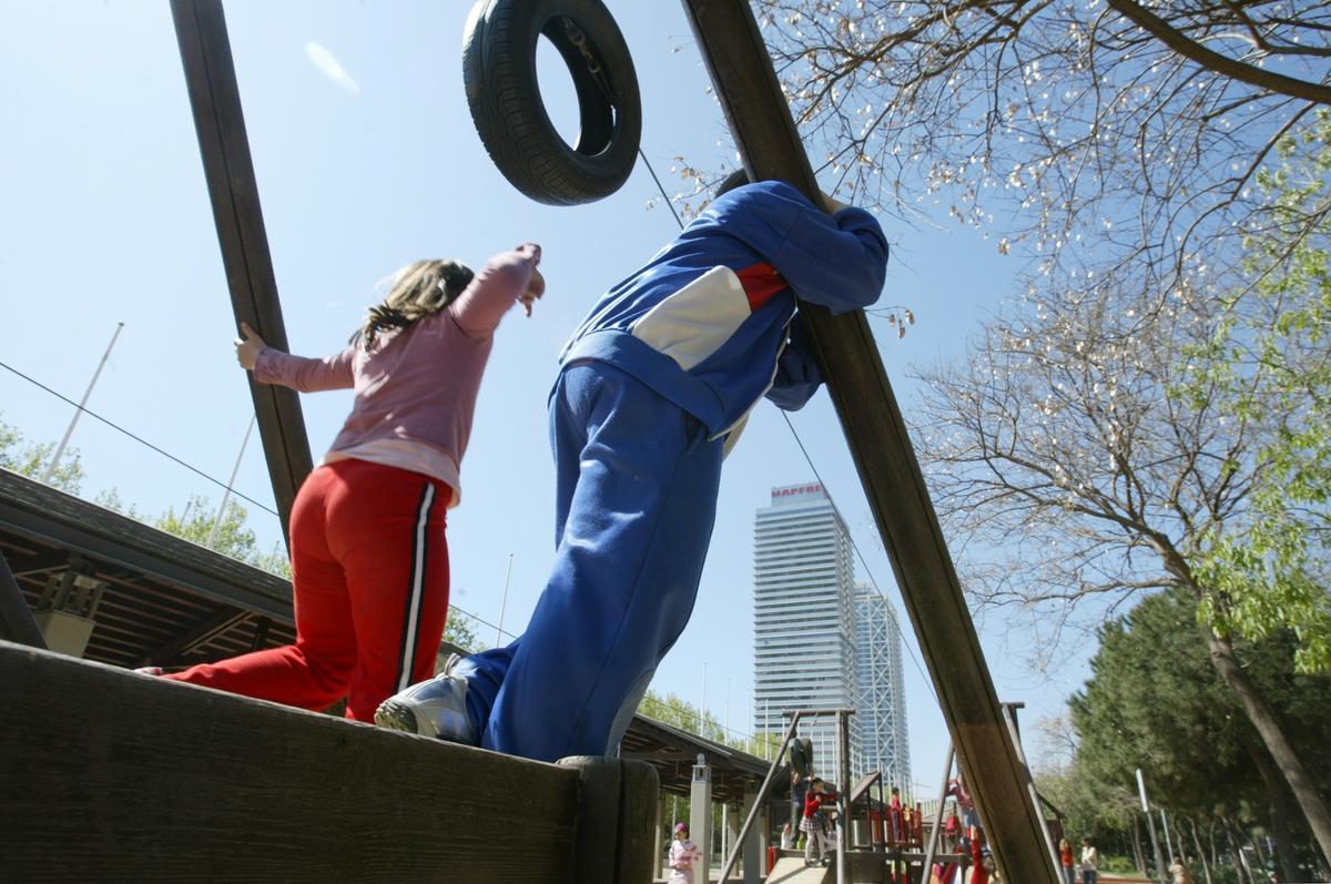 Área de juego infantil en el parque del Port Olímpic, en Barcelona.