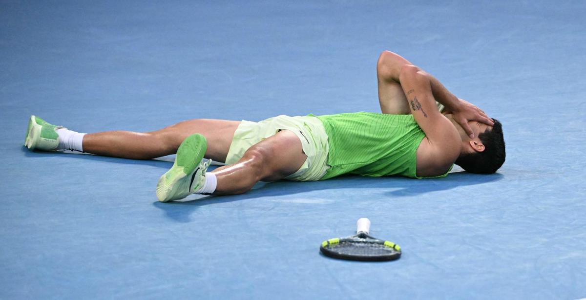 Alcaraz s’aferra a l’èpica i s’enfrontarà a Djokovic a la final