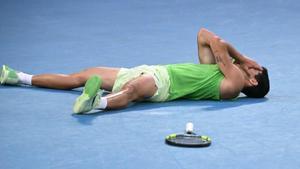 Alcaraz s’aferra a l’èpica i s’enfrontarà a Djokovic a la final