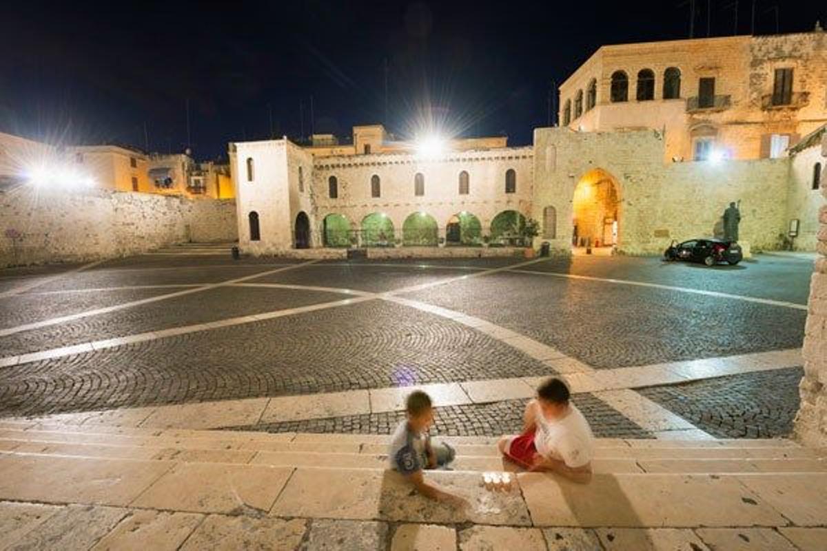 Plaza de la Basílica de San Nicola en Bari.