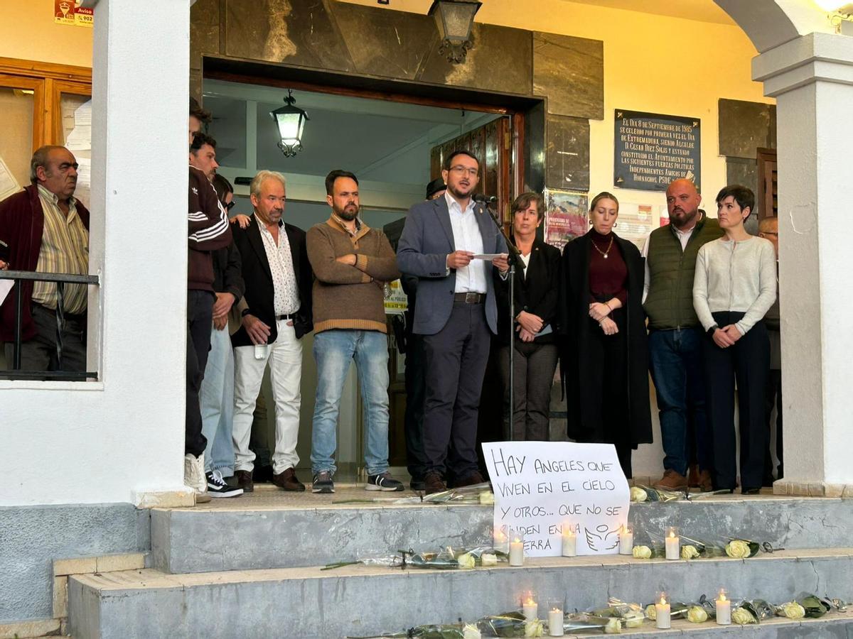 Fotogalería | Concentración del pueblo de Hornachos en apoyo a la familia de Francisca Cadenas