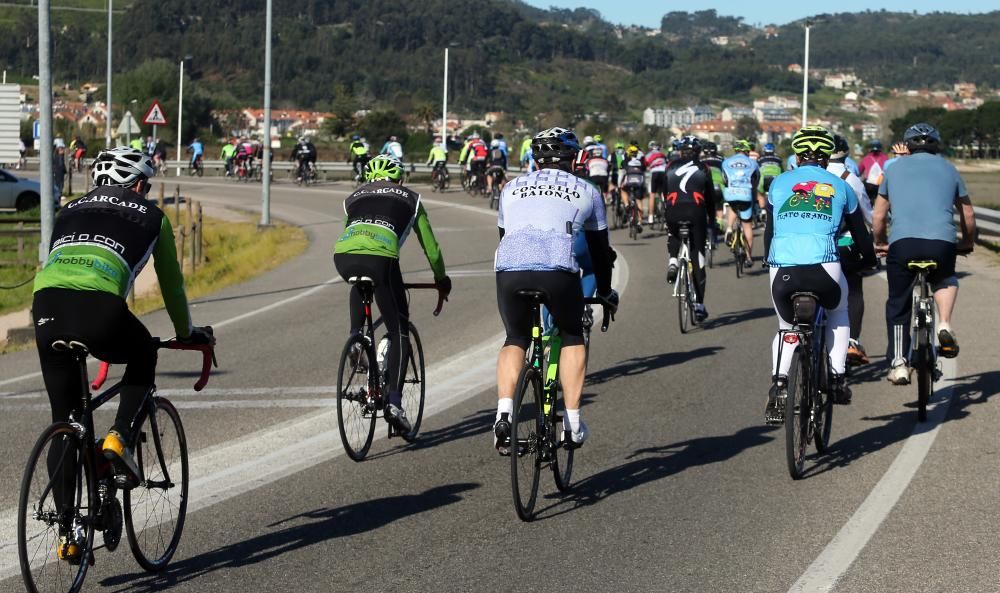 Un pelotón de ciclistas arrancó a las 10.00 horas desde  A Ramallosa para recordar a ''Ñito'' y a los heridos del atropello en el km. 44 de la PO-552