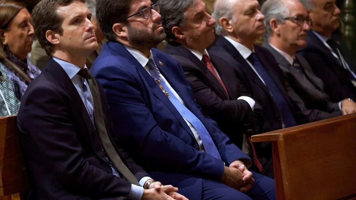 Pablo Casado, junto al alcalde de Ávila, en una imagen de archivo.